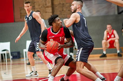 Sieg Im Testspiel Gegen Alba Fehervar W Rzburg Baskets