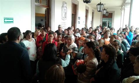 Habitantes De Calvillito Se Manifiestan En El Palacio Municipal El