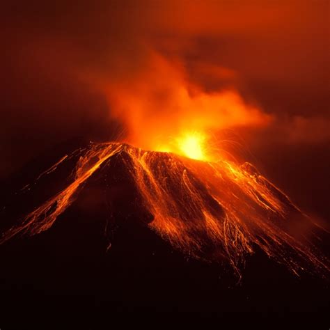 Hawaii Volcano Cool / Halema'uma'u crater is said to be the home of the goddess pele. - Filipff