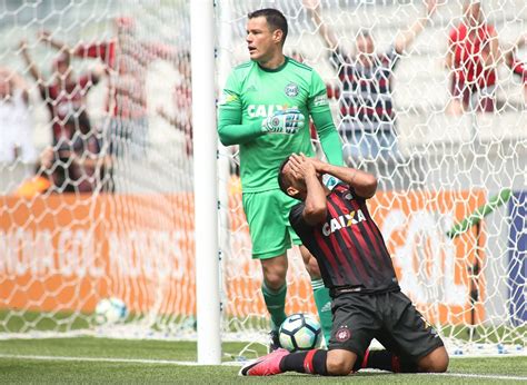 Em meio à crise dos pênaltis goleiro Wilson é definido como cobrador