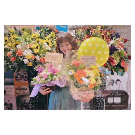 竹仲絵里さんのインスタグラム写真 竹仲絵里instagram「かわいいお花たち。 ありがとう🌼🌼 金沢公演 金沢gold