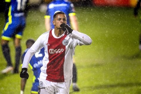 Mohamed Ihattaren Scoort Bij Eerste Basisplaats Voor Jong Ajax Het Parool