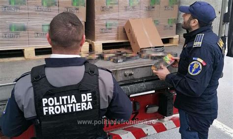 TIR încărcat cu peste 22 de tone de tutun de narghilea în valoare de 2