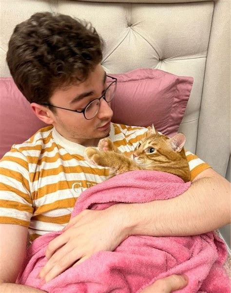 Молодая мамочка Funny cute cats People Gay anime