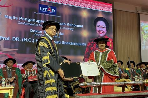 Megawati Dianugerahi Doktor Kehormatan Ilmu Sosial Oleh UTAR Malaysia