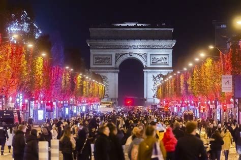 Voir Les Illuminations De Noel A Paris 2023 Dessin De Noel 2023