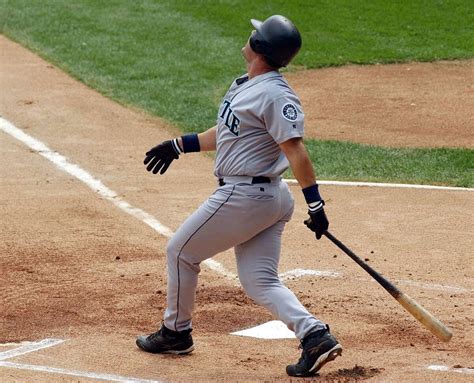 Mariners' Edgar Martinez almost hits baseball to train tracks during batting practice