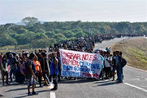 La Jornada Caravana migrante cruza cinco puntos de inspección en Chiapas