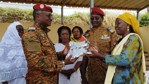 Ouagadougou Des Associations F Minines Offrent Des Kits Alimentaires