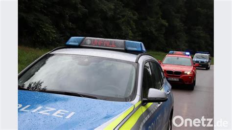 Nach T Dlichem Unfall Bei Cham Lkw Wendet Und Behindert Rettungskr Fte