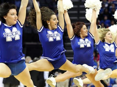 Espns Jay Bilas Takes Hilarious Picture With Ucla Cheerleaders