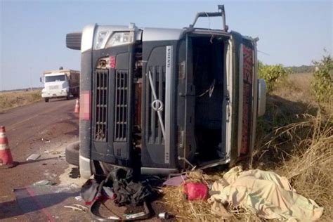 Midianews Carreta Tomba E Motorista Morre Em Rodovia Estadual