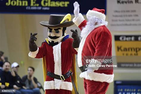 La Salle Explorers Mascot Photos and Premium High Res Pictures - Getty ...