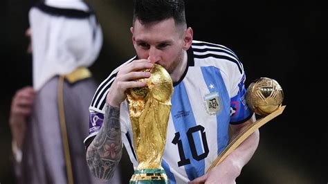 CIQOMA O LIONEL MESSI NA ADIDAS GOLDEN BALL AWARD WINNER - Viti FM