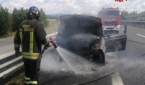 Incendio In A1 Auto Prende Fuoco Coniugi Salvi Chilometri Di Coda