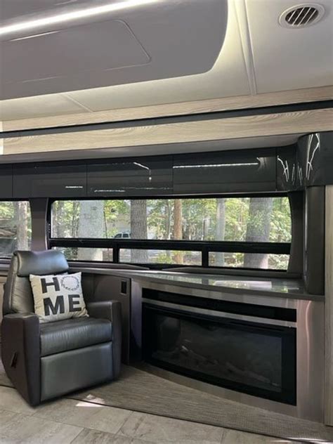 2020 Winnebago Horizon 42q National Vehicle