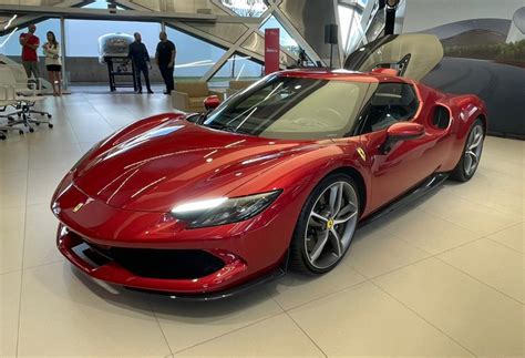 Ferrari Gtb De Cv Que Carrega Na Tomada Chega Ao Brasil Em Dezembro