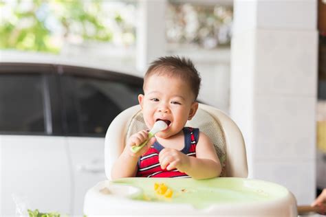 When Do You Teach Your Baby To Use A Spoon Sooner Than You Think