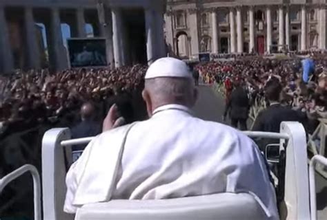 Messaggio Urbi Et Orbi Davanti A Papa Francesco Una Folla Oceanica