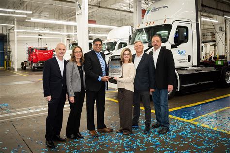 Sysco Receives First Battery Electric Freightliner Ecascadia Fleet