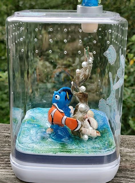 Jumping Spider Finding Nemo And Dory Resin Attached Inside Enclosure