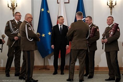 Prezydent wręczył nominacje generalskie Nie nominował nowego szefa WOT