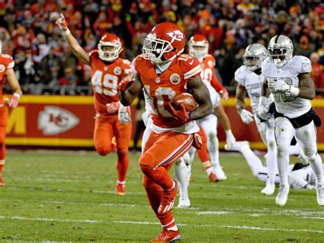 Chiefs Hold Off Raiders To Take Control Of Afc West