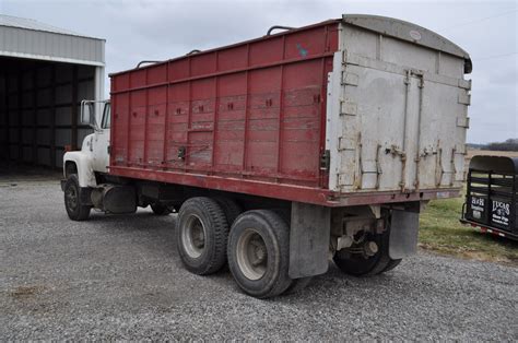 1975 Ford 800 Tandem Axle Grain Truck 391 Gas V 8 5 3 Trans 18