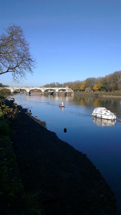 Richmond Lock, Isleworth | Richmond london, River thames, London places