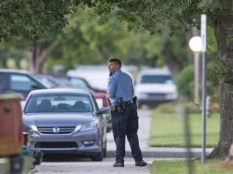 Kenner Swat Standoff Ends After Police Deploy Tear Gas Into Man S Apartment Crime Police