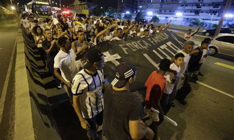 Protesto Por Morte De Adolescente Em Assalto Interdita A Linha Amarela