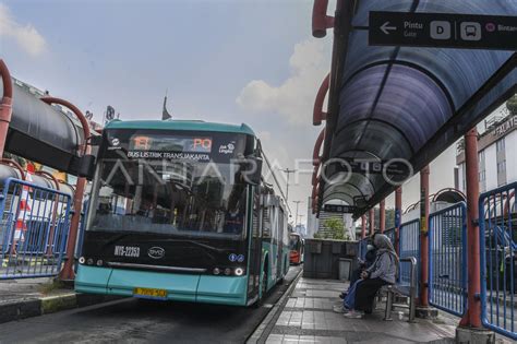 Transjakarta Targetkan Bus Listrik Beroperasi Antara Foto