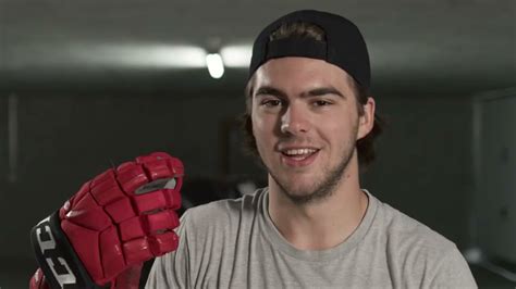 Nhl Star Nico Hischier Trainiert Auf Synthetischem Eis Von Glice Youtube