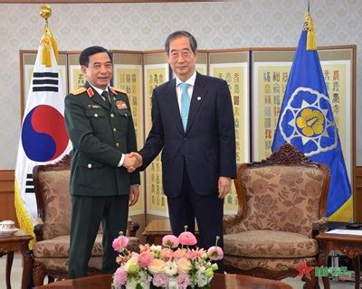 General Phan Van Giang Meets With The Prime Minister Of The Republic Of