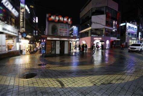 Empty streets in Gangnam, Shinchon, and Hongdae as confirmed COVID-19 ...