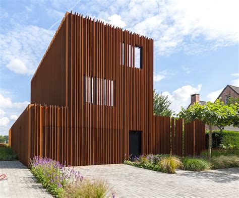 Rusted Steel Fins Define The Interior And Exterior Of The Corten House