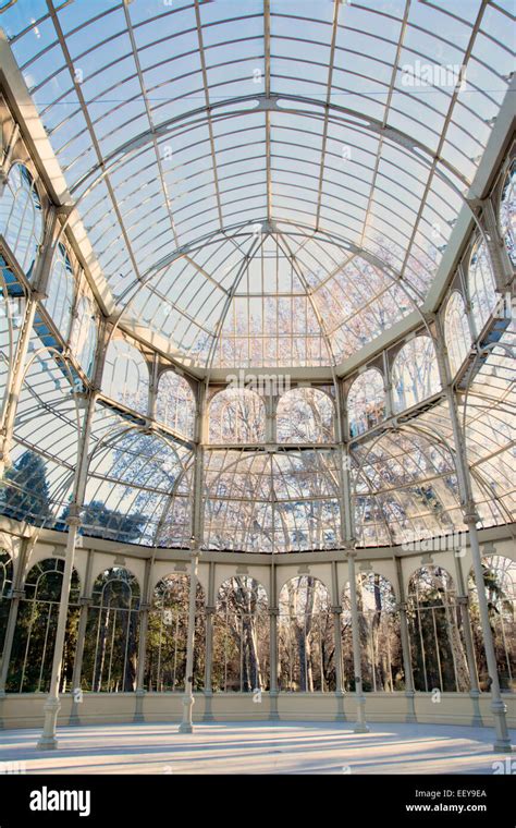 Palacio De Cristal Estructura De Cristal En El Parque Del Retiro El