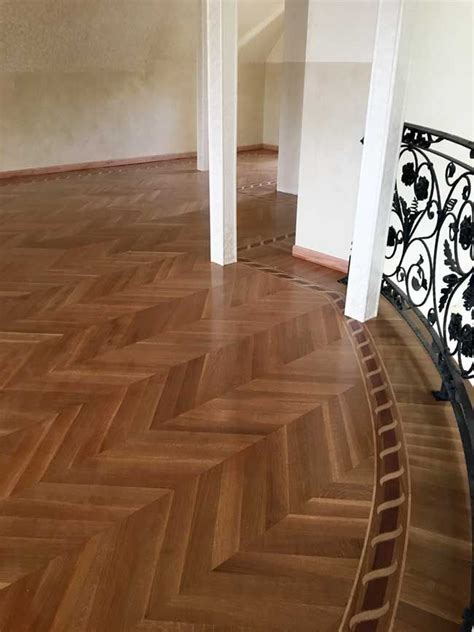 Custom Wood Floors B2 Curved Border With Chevron In Riftquartered White Oak