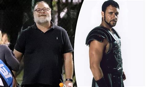 Russell Crowe Looks Worlds Away From His Gladiator Days 20 Years On Daily Mail Online