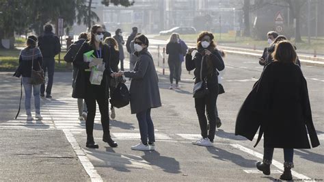 Italian towns in lockdown after COVID-19 deaths – DW – 02/23/2020