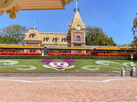 The NEW Store in Disneyland Looks Awfully Familiar... - AllEars.Net