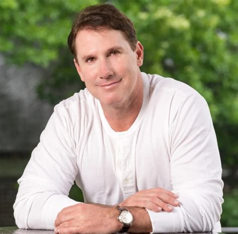 Atoupeira Nicholas Sparks Volta Ao Brasil Para Sess O De Aut Grafos E