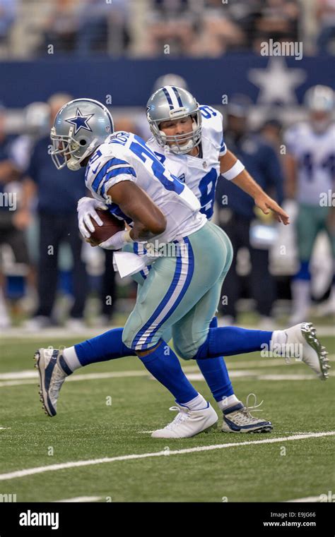 Dallas Cowboys Quarterback Tony Romo 9 Hands Off The Ball To Dallas