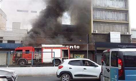 Vídeo incêndio atinge restaurante no Centro de Cuiabá