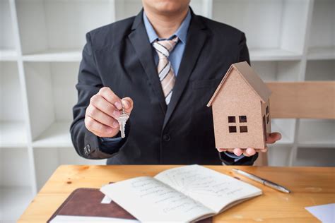 What Is A Real Estate Broker? How Do I Become A Real Estate Broker?