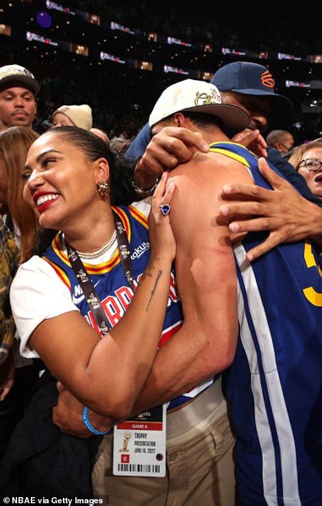 Touching Moment Tearful Warriors Stephen Curry Embraces His Father