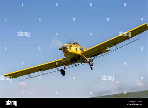 Crop duster plane hi-res stock photography and images - Alamy