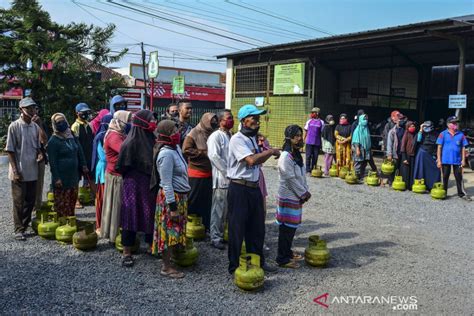 Kelangkaan Gas Elpiji Kg Di Tasikmalaya Antara News