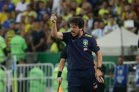 Fernando Diniz Fue Despedido Como Entrenador De La Selección De Brasil Quién Es El Principal