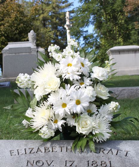 Fresh Flower Cemetery Can | Nanz & Kraft Florists Louisville